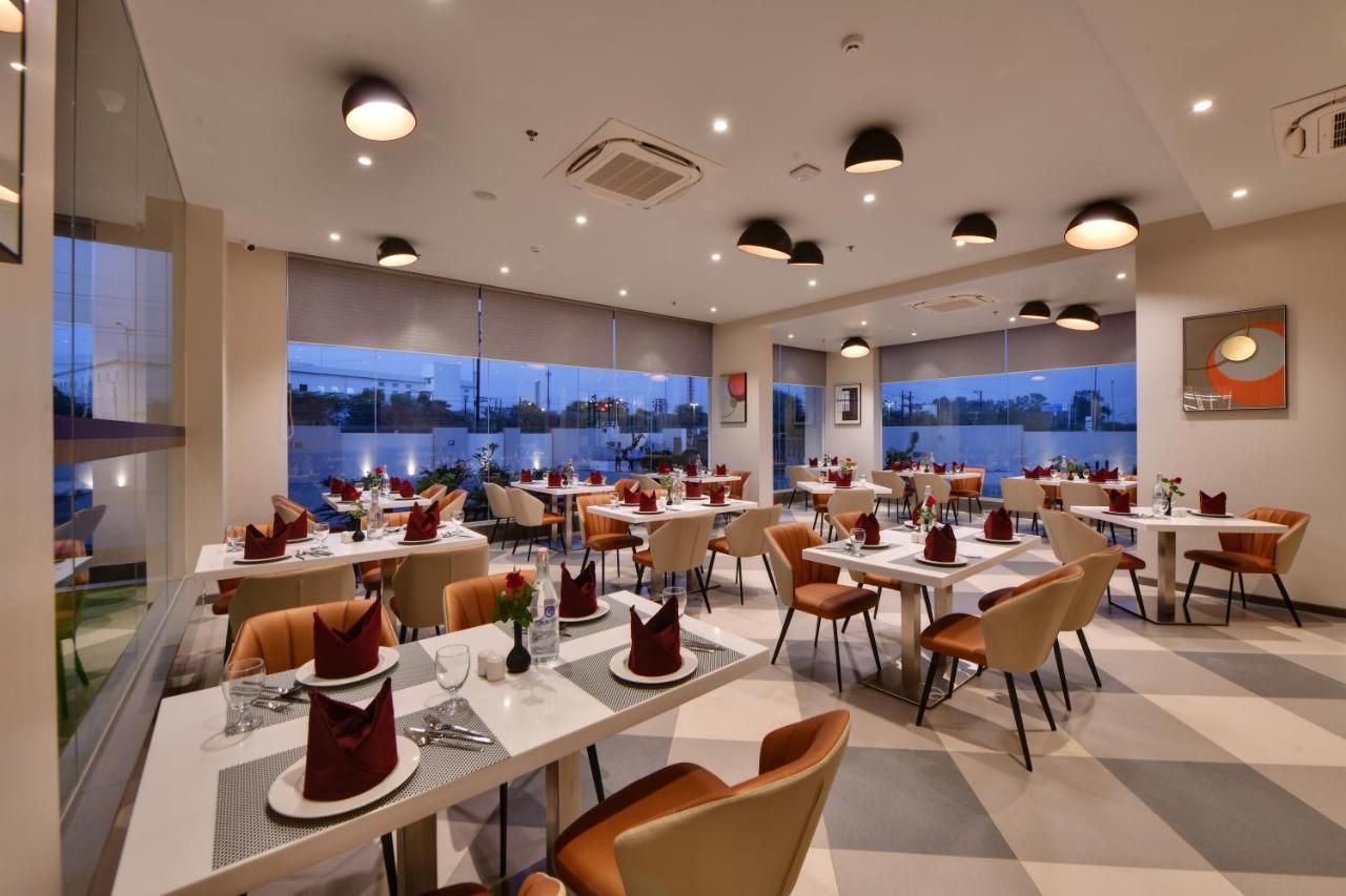 Click Hotel Pithampur Mhow Eksteriør bilde