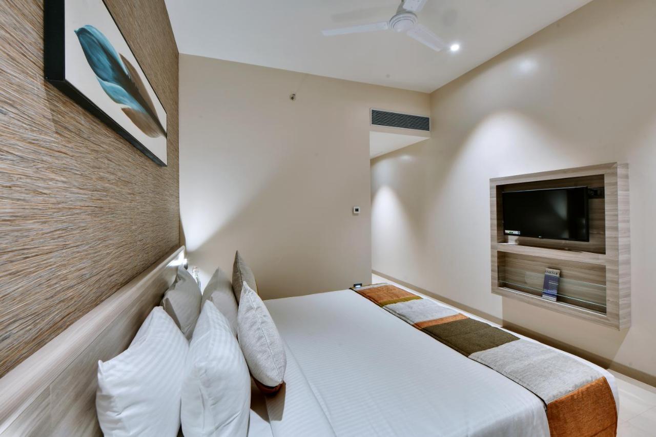 Click Hotel Pithampur Mhow Eksteriør bilde