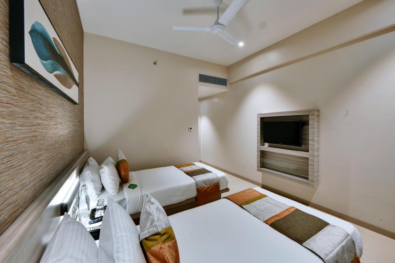 Click Hotel Pithampur Mhow Eksteriør bilde